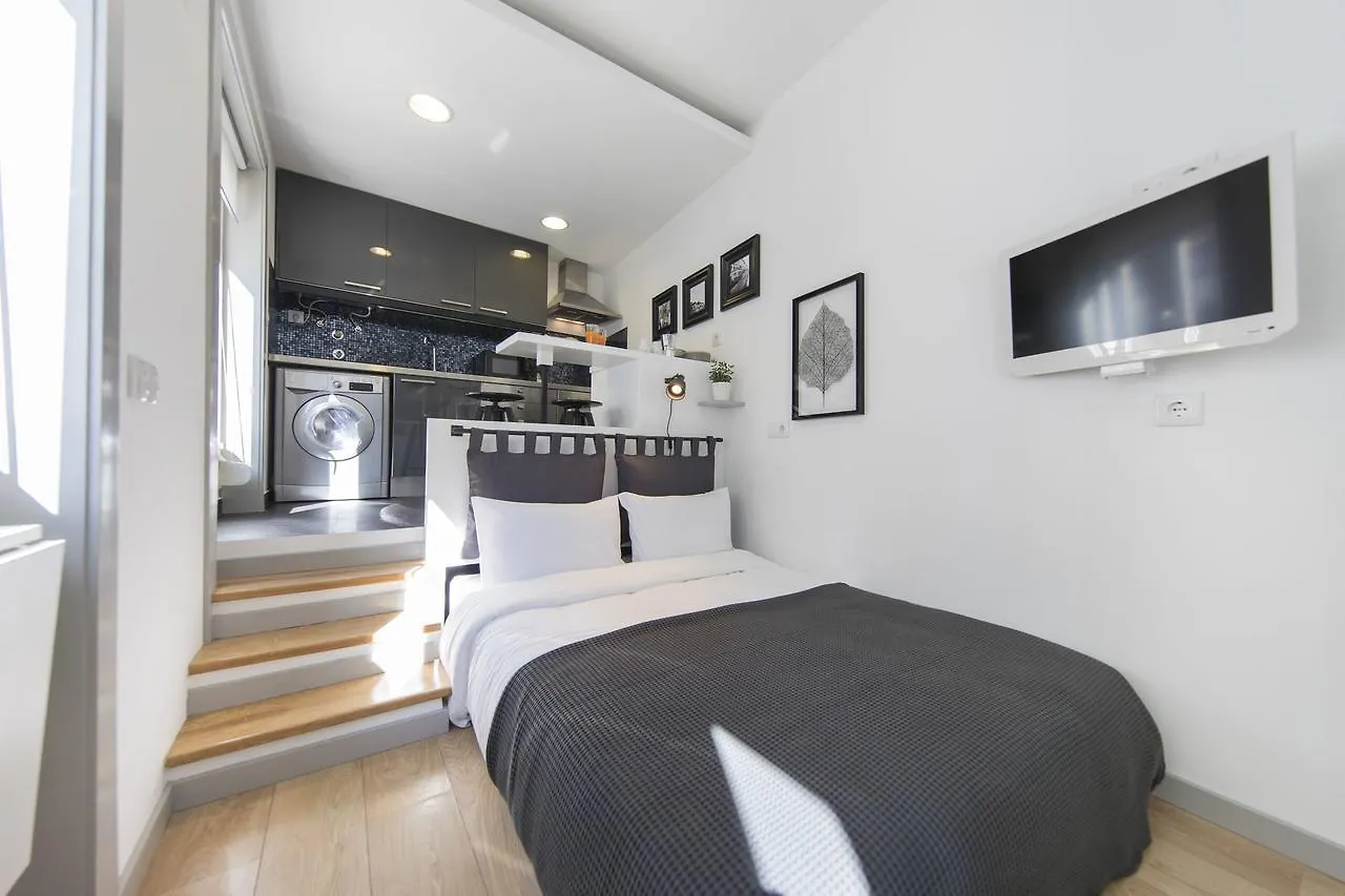 Lovelystay Saudade Studio Lisbon'S Narrowest Building ליסבון