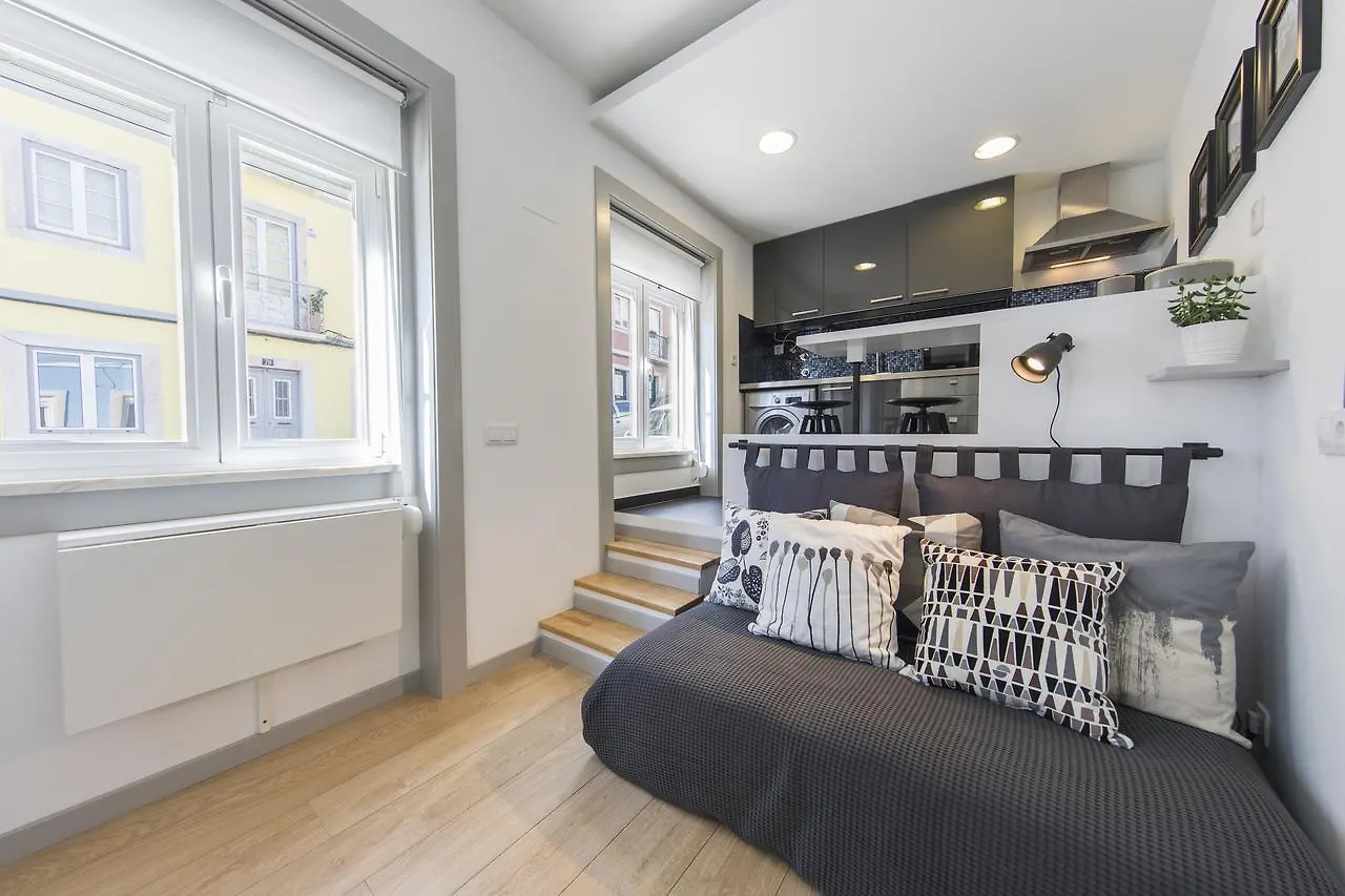 Lovelystay Saudade Studio Lisbon'S Narrowest Building